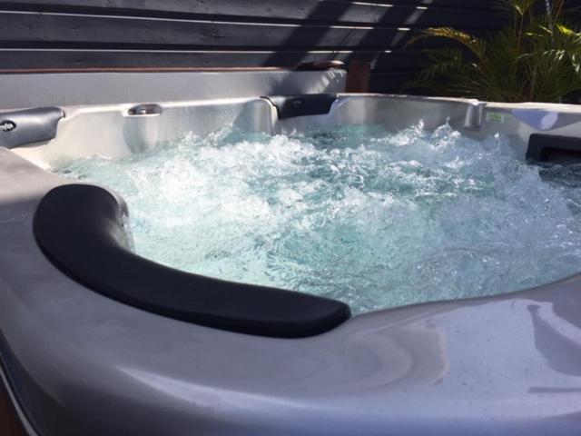 סן-אנדרה Nicole Residence Avec Piscine Chauffee & Jacuzzi מראה חיצוני תמונה
